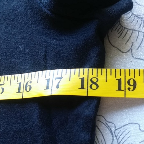 CROFT & BARROW V-neck Black Tee - Picture 4 of 7